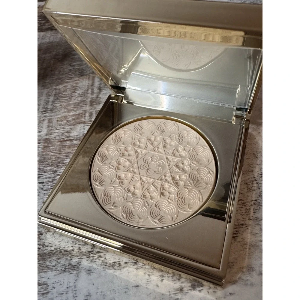 Longzeesun Heavenly Light Highlighter Palette | Shiny Gold Glow Gift | MSRP =$28